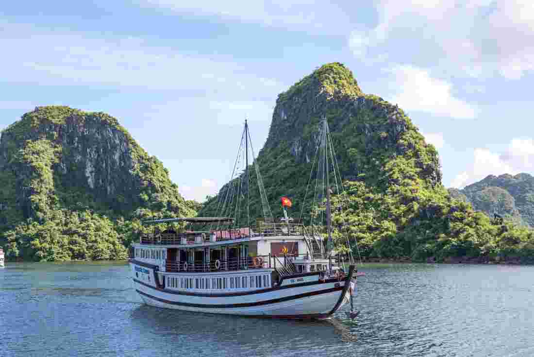 halong bay junk boat tour